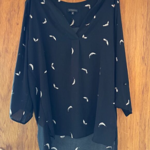 Dynamite Blouse Feathers Sweet detailing on the back - Picture 2 of 7